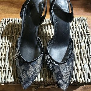 Black Lace Pointed Heel
